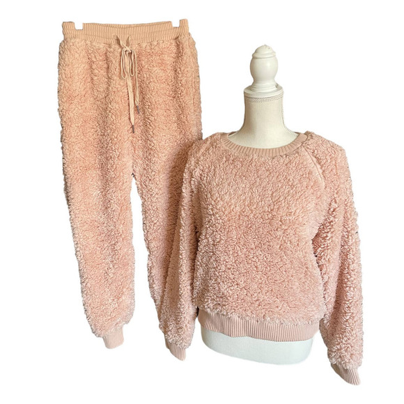 OLIVACEOUS BLUSH SHEARLING FLUFFY SWEATSHIRT/JOGGER SET - Picture 1 of 9